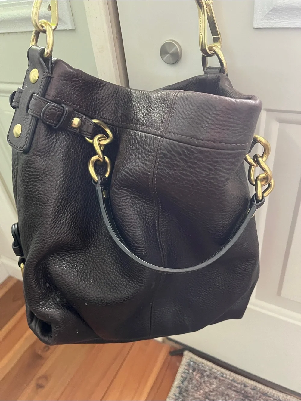 Coach- vintage brown Leather Shoulder Bag with Gold Hardware